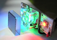 The LED projector consists of an array of hundreds of tiny microprojectors. © Fraunhofer IOF